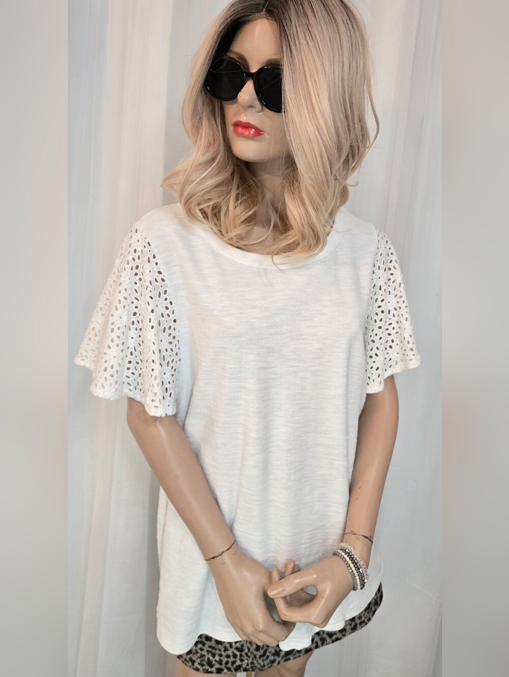 Doe & Rae White Eyelet Flutter Sleeve Tee - Picture 2 of 6